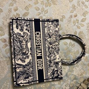Medium Dior tote bag